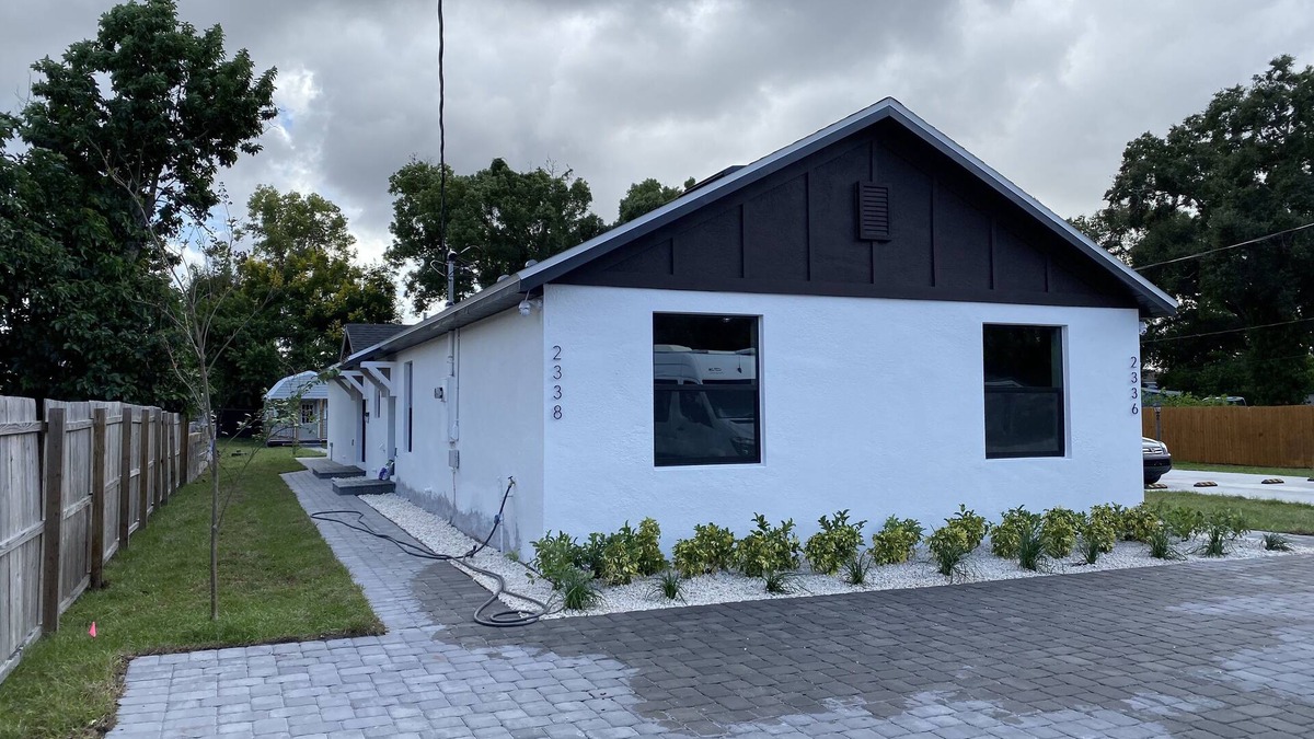 Conway House | Private duplex with queen bed and pull out couch