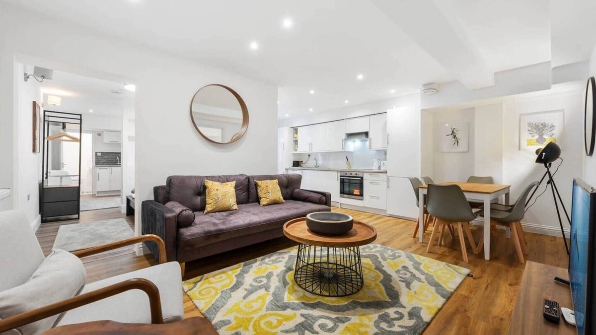Tufnell Park Apartment | Private En-Suite 3-Bedroom Flat in Tufnell Park