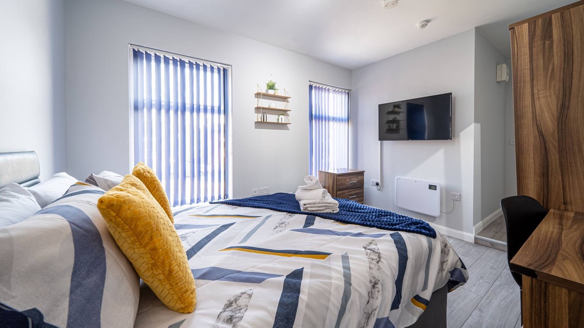 St Helens House | Private Ensuite Room Shared Kitchen St Helen C1