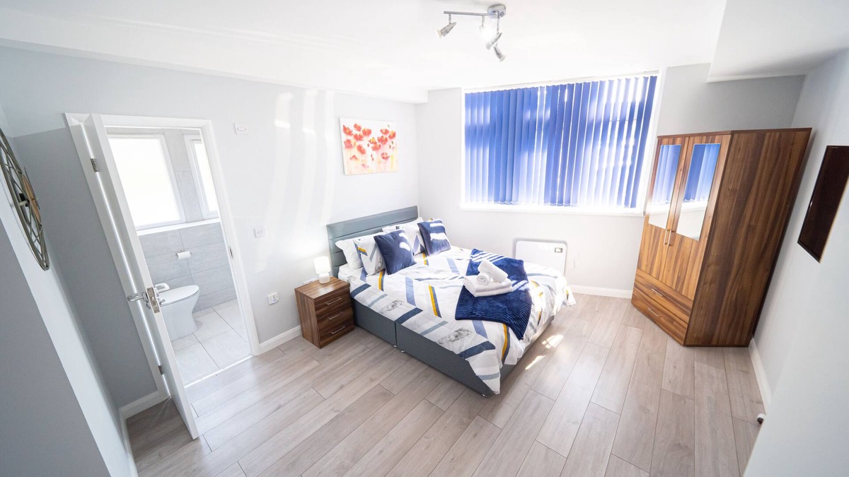 St Helens House | Private Ensuite Room Shared Kitchen St Helen A2