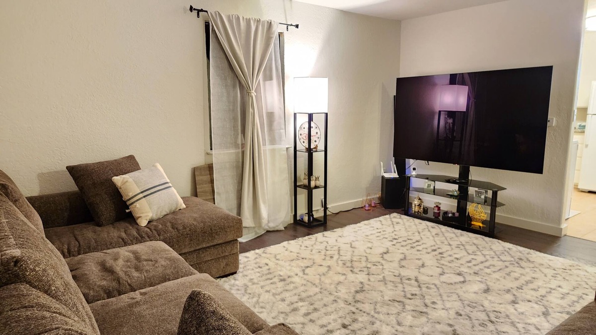 Lafayette House | Private entire 2-bedroom house with cozy backyard & patio close to 4 Downtowns