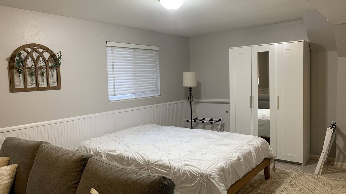 Broadmoor Apartment | Private Entrance, Quiet Neighborhood, 10 mins from downtown