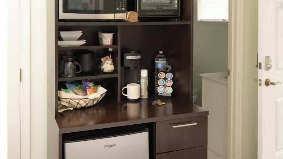 Rockville Apartment | Private Entrance & New La-Z-Boy Comfort™ Mattress