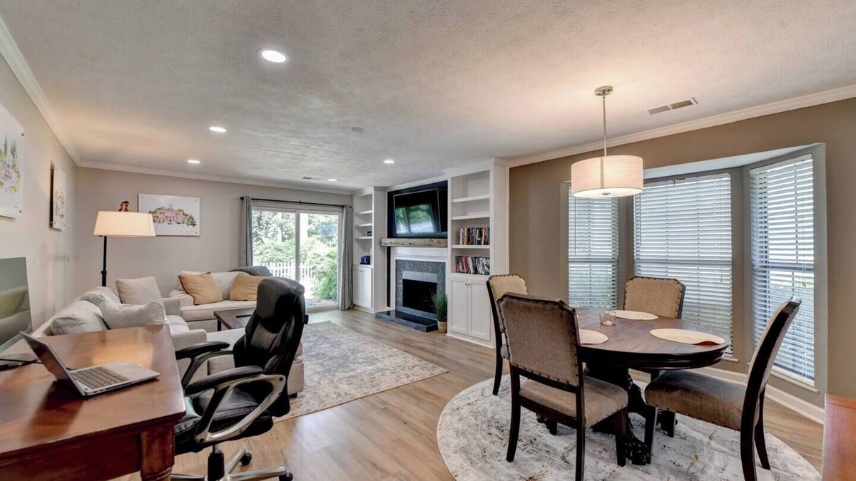 Alpharetta House | Private Escape - Dine in downtown Alpharetta/shop at Avalon, Walk to Downtown Alpharetta in 9 minute