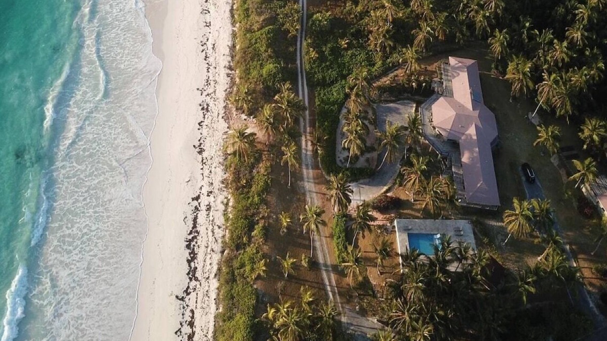 Governor's Harbour House | PRIVATE ESTATE ON PINK SAND BCH WITH PRIVATE POOL, WALK TO REST./BAR.