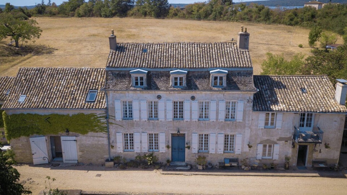 Tournus Bed & Breakfast | Private Family B&B Room "Rose"