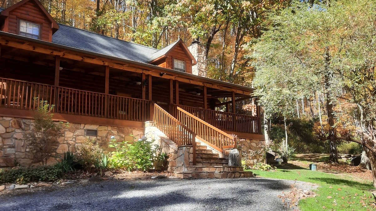 Waynesville Cabin | Private Family Cabin on Creek w/Hot Tub - Kid & Dog Friendly, Grill & Fireplace