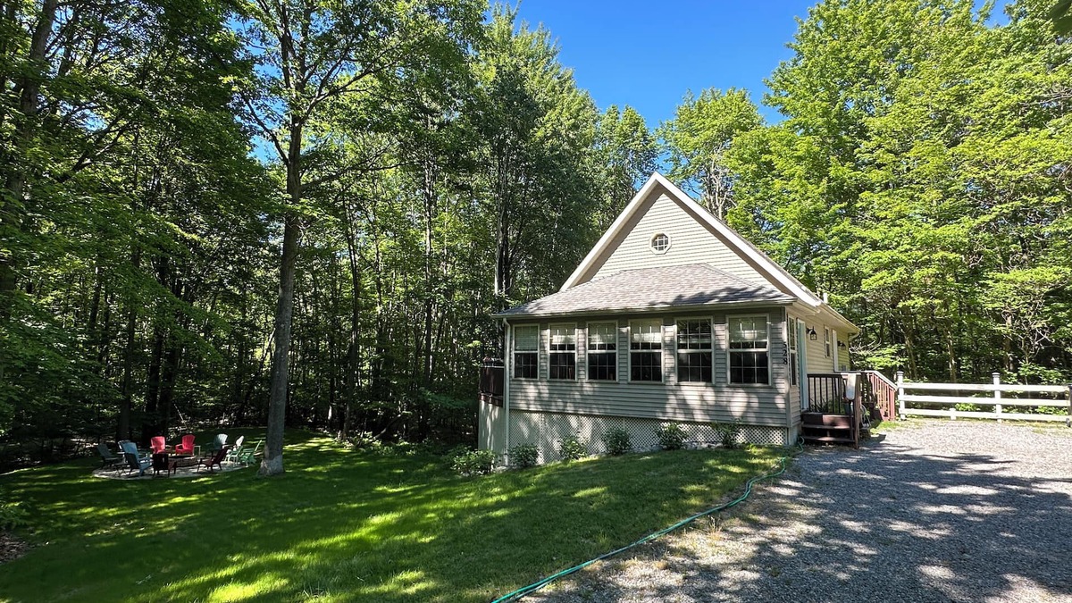 Mears House | Private Fire Pit Patio, Outdoor Deck, and Heated Pool. Friday to Friday rental