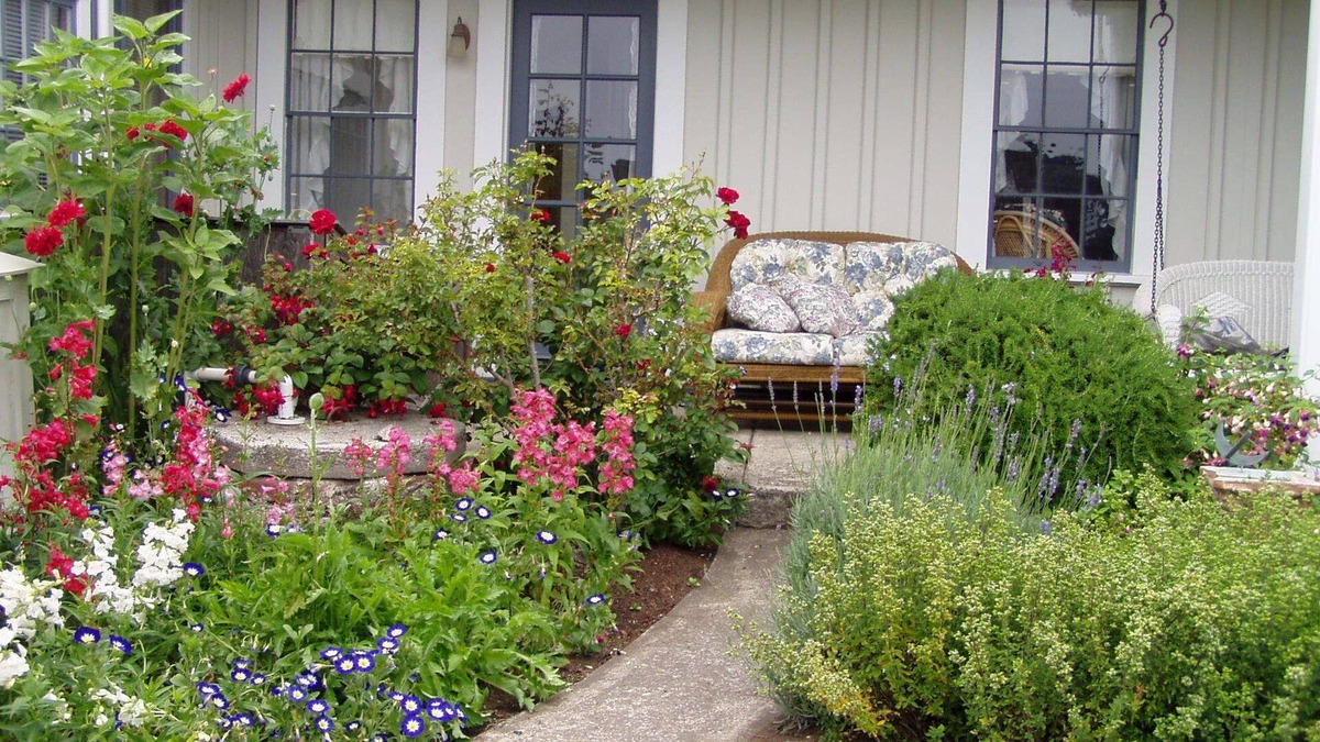 Mendocino Cottage | Private Garden Cottage In Mendocino's Historic Preservation District