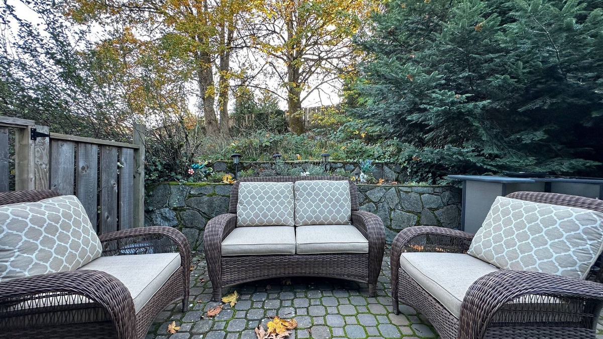 Langford House | Private garden suite close to key travel routes. Pet-friendly.
