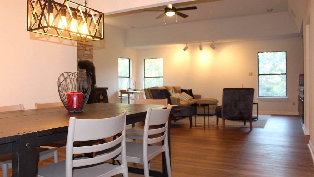 Driftwood House | Private getaway near wedding venues, breweries, wineries, and a dance hall.