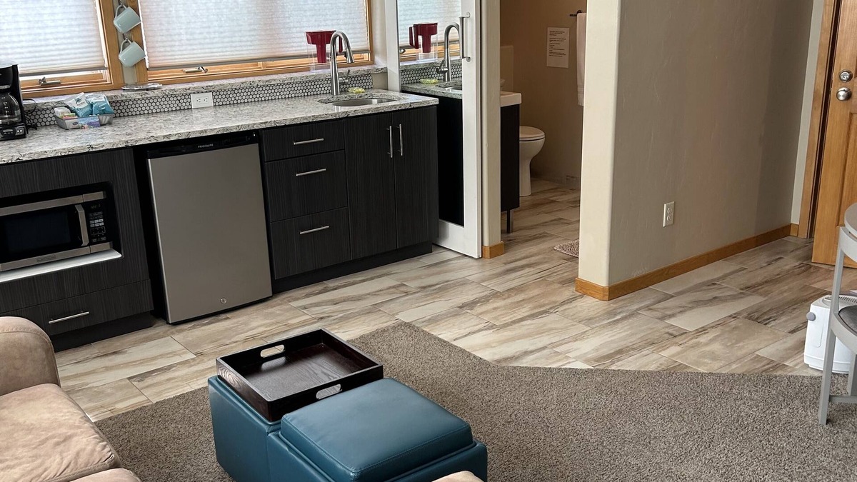 Summit Cove Apartment | Private guest apartment 1bed, 1 bath sleeps up to 4, STR license #BCA-79655