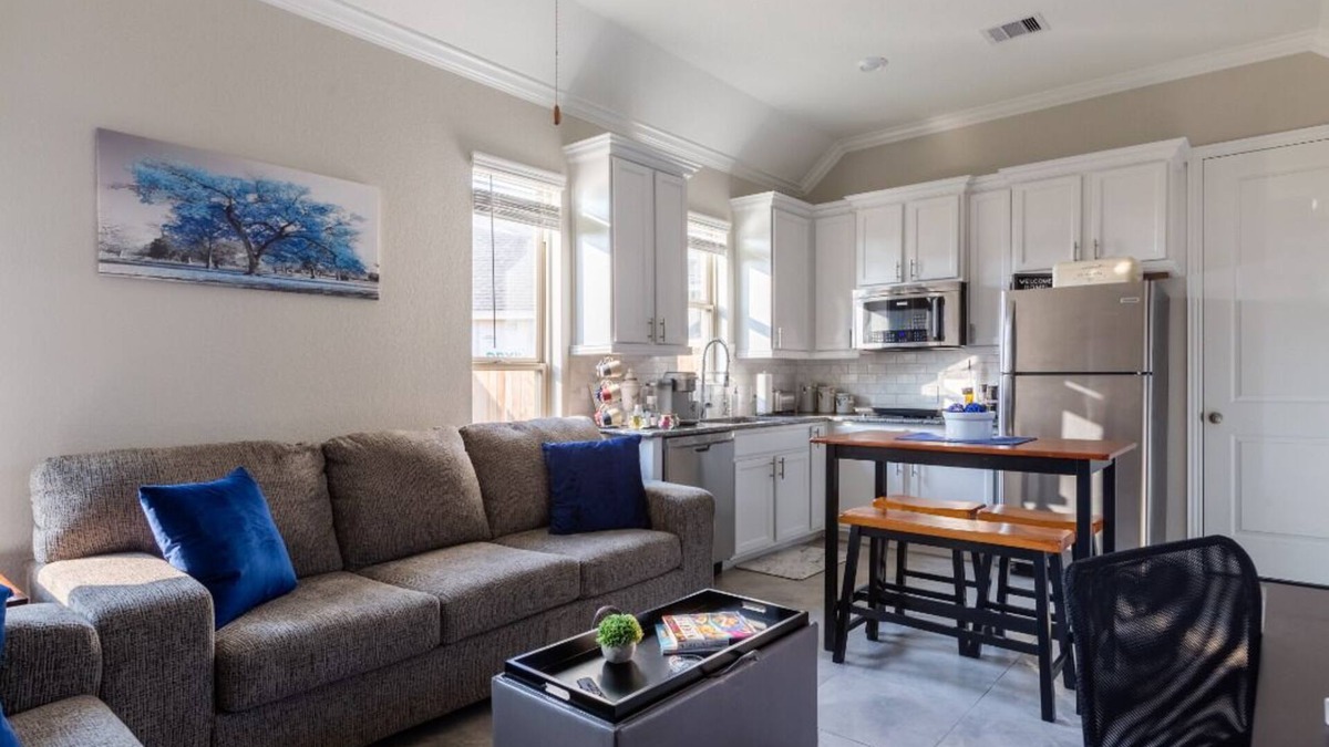 Cypress Apartment | Private Guest Apt with King Bed! and Screaming Fast Internet!