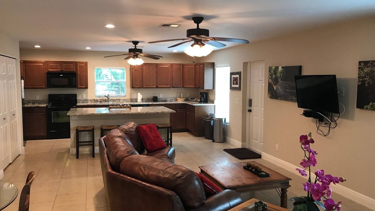 Oakes Estates House | Private Guest House on Acreage