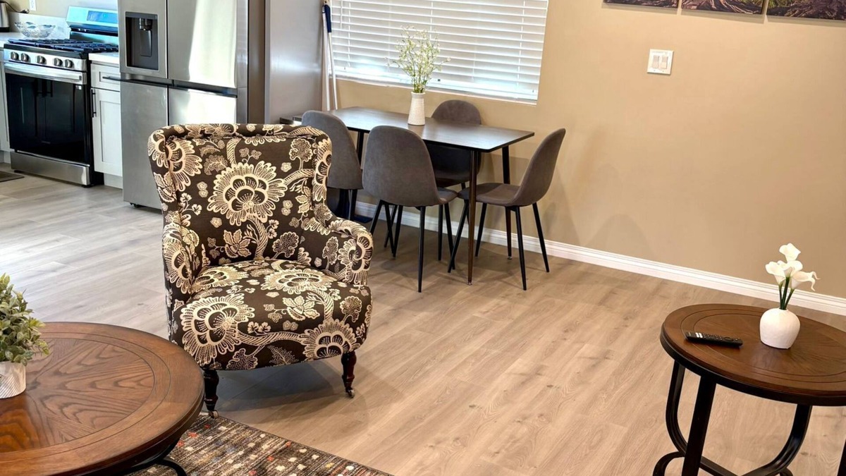 Winnetka House | Private Guest House in Winnetka - 2bd/1ba Private Entrance and Yard Area