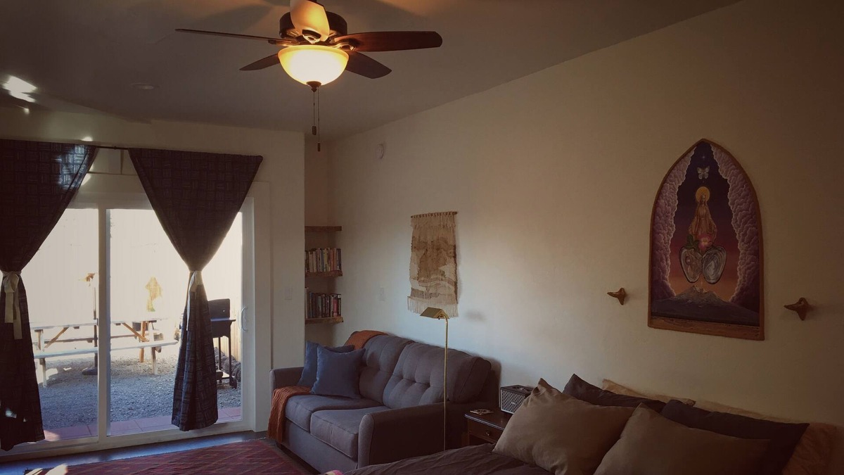Montague Apartment | PRIVATE GUEST STUDIO & INSPIRING MT. SHASTA VIEW