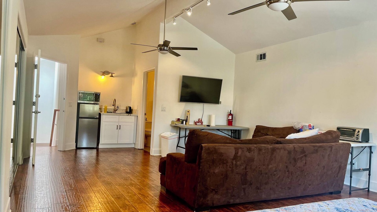 Tarzana Apartment | Private guest-suite with separate entrance