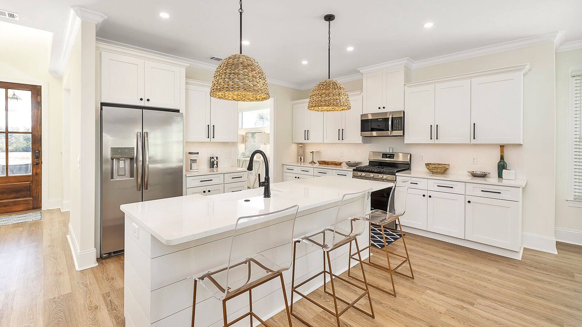 Saint Simons Heights House | Private Heated Pool & Spa | Close to Beaches, Restaurants & Shopping!