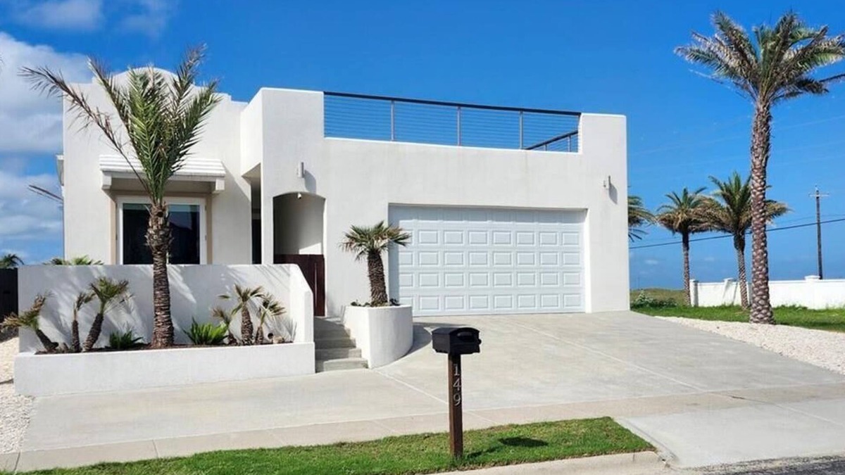 Port Aransas House | Private Heated Pool, Pet Friendly, Shared Pool, Boardwalk to the Beach