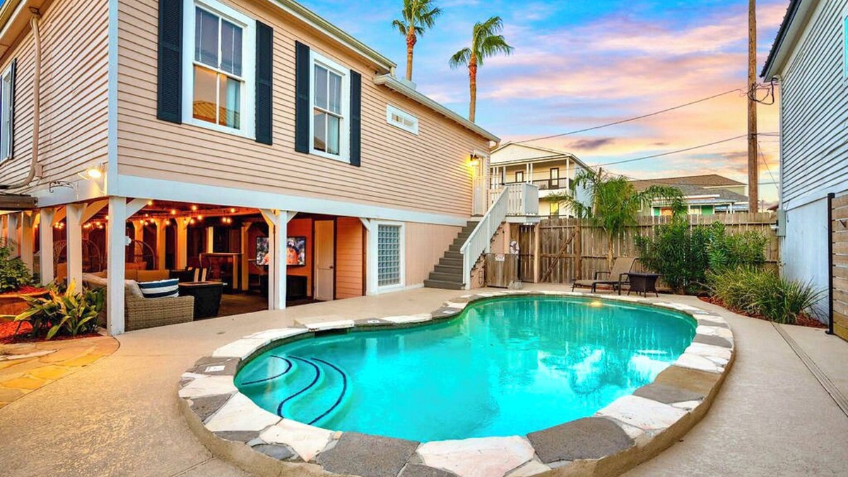 San Jacinto House | Private heated pool, 3 blocks to the beach