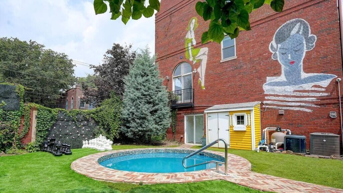 Southwark Apartment | Private Heated Swimming Pool! Society Hill Philadelphia!