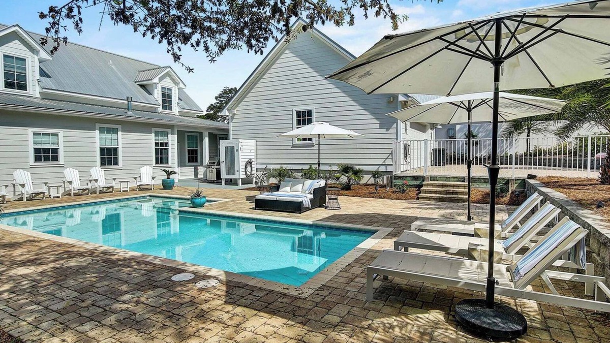 Santa Rosa Beach House | PRIVATE HEATED POOL/GOLF CART/ICE MAKER/BEACH CHAIRS & UMBRELLAS/PARKING 6 CARS