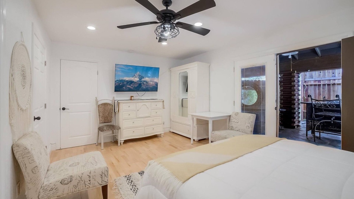 Yorba Linda House | private hidden cottage