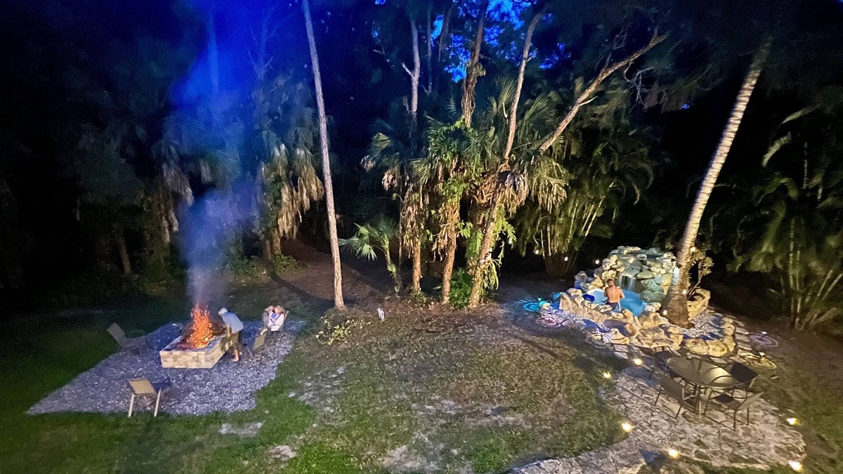 Jupiter Farms House | 🔥 Private Hidden Gem w/ Hot Tub & Waterfall 10 miles from the Beach 🏖️