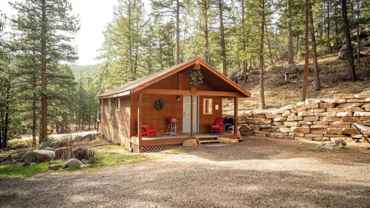 Drake Cabin | Private Hiking Trail! Cozy Canyon Cabin near RMNP w/King bed. Sleeps 4.