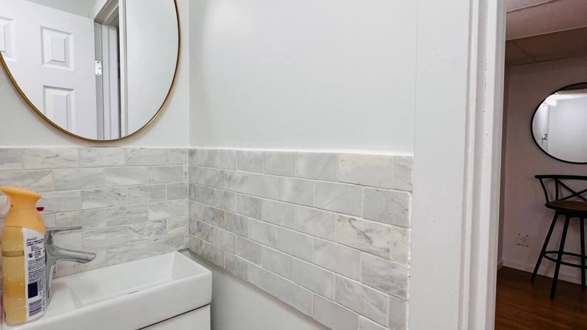 Medicine Hat House | Private Hillview Gateway