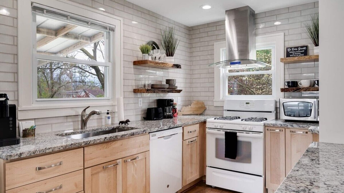 Poplar Level House | Private Home Close to Zoo, U of L, Churchill Downs