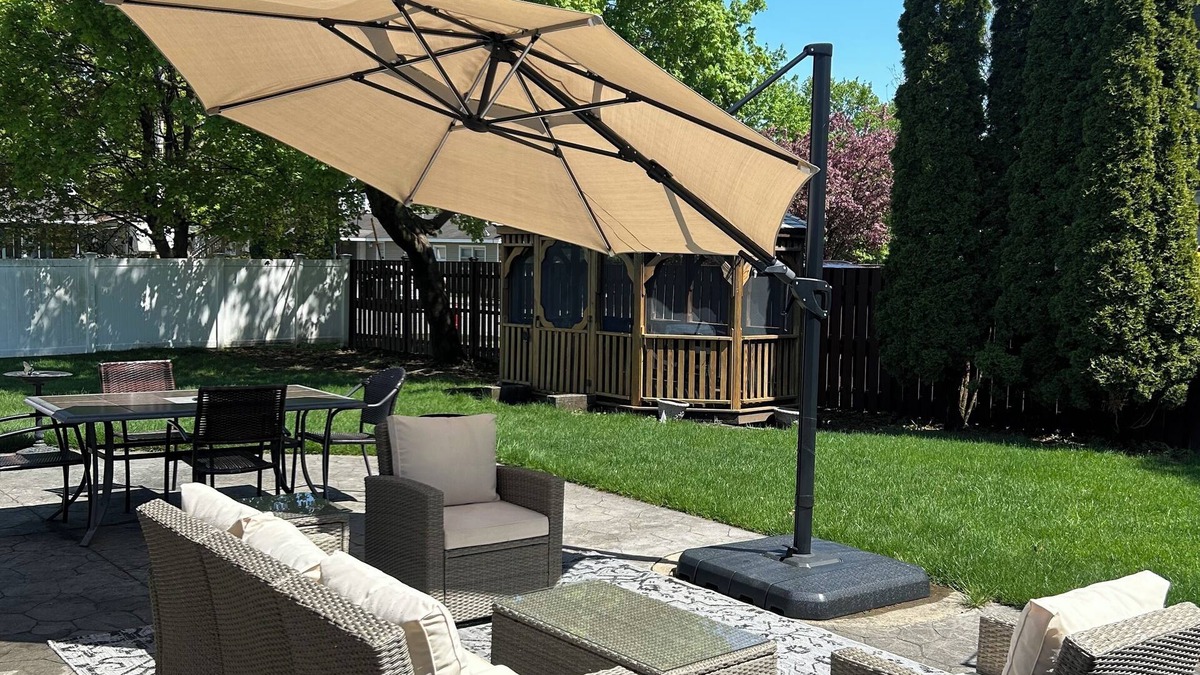 Saratoga Springs House | Private home TWO BLOCKS from Saratoga Race Track with fenced in backyard