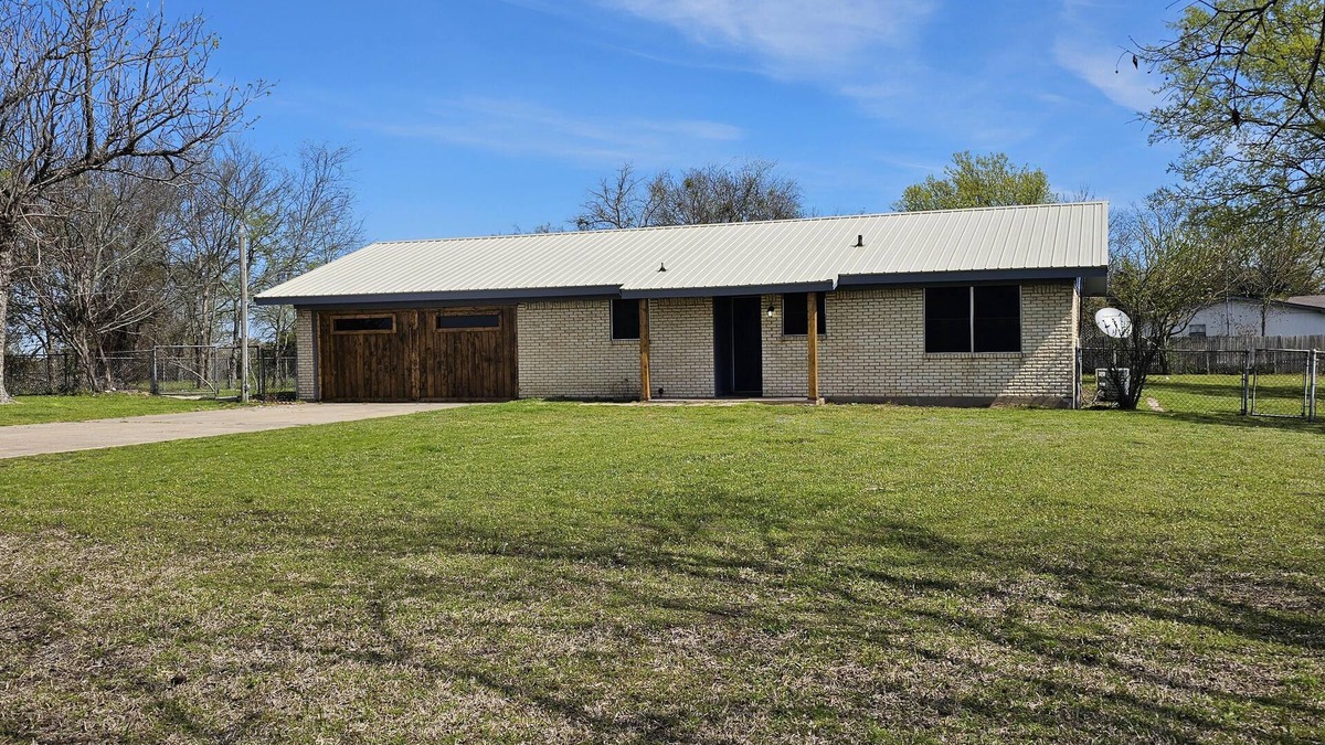Greenville House | Private home with *GAME ROOM* on over half an acre of land!
