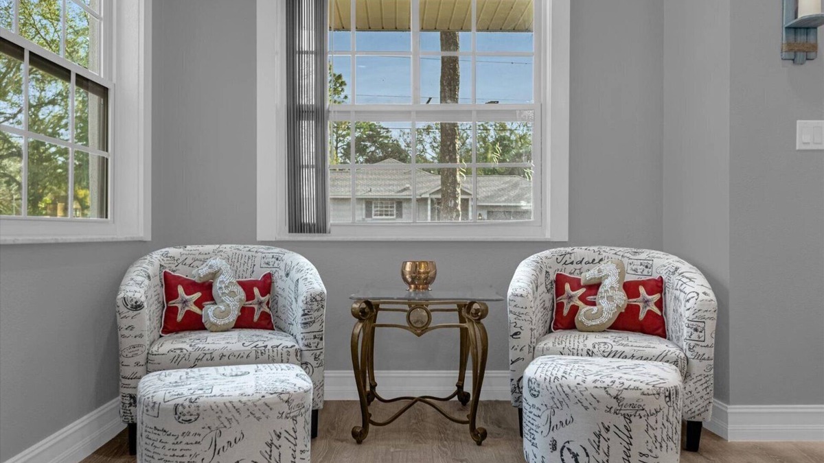 Ruskin House | Private home with heated pool & hot tub close to beaches ,parks , and shopping
