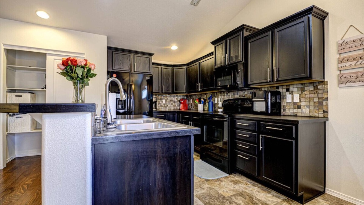 Tri-Cities House | Private Home & Yard, 2 Car Garage 3/2 #1857