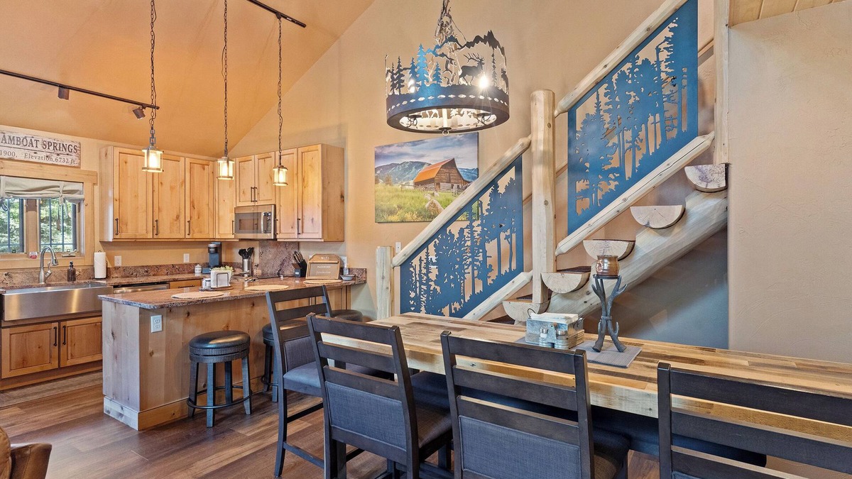 Steamboat Springs House | Private Hot Tub - Huge Covered Deck- Garage - On Ski Bus Route