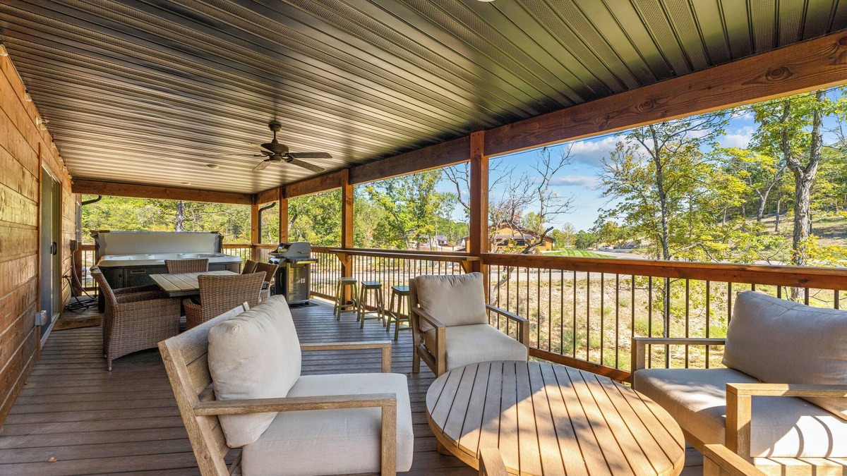 Branson Cabin | Private Hot Tub-Cozy Fireplace-Free Daily Attraction Tickets-Close to Top of the Rock