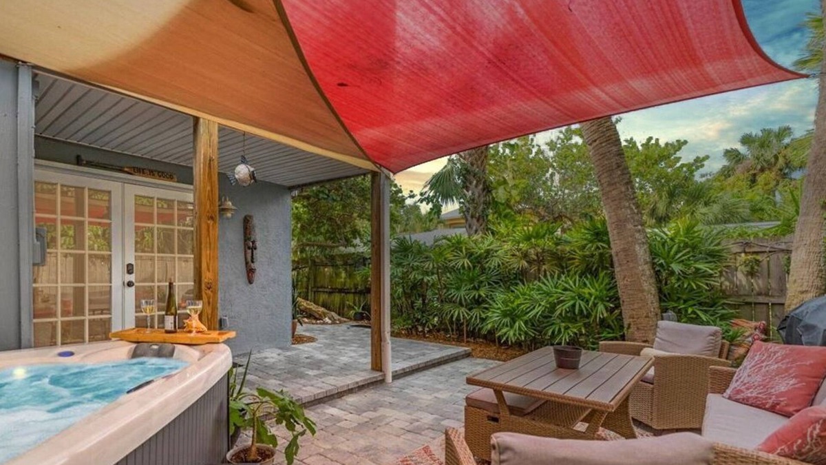 Crescent Beach Villa | Private Hot Tub - Honey-Moon King Suite