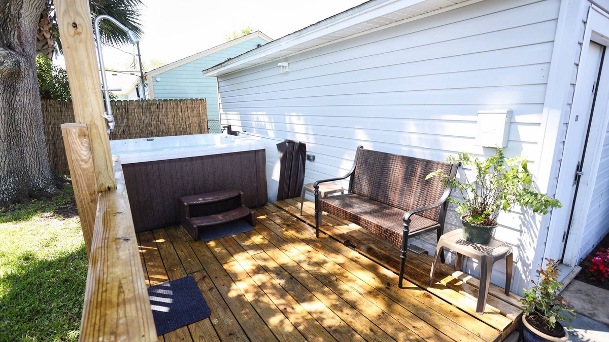Galveston House | Private Hot Tub Oasis/Comfy Home 6 Min Dr to Beach