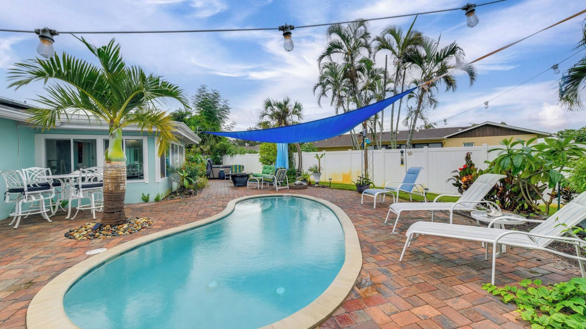 Bradenton House | Private Hot Tub, Pool & Yard: Modern Bradenton Gem