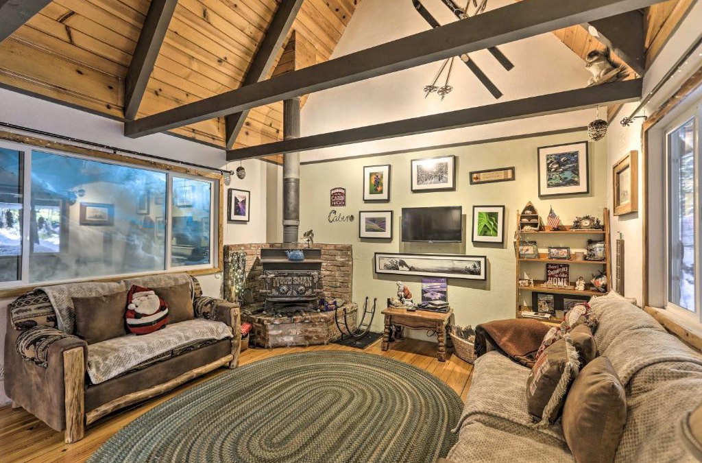 Tahoe Paradise House | Private Hot Tub Quintessential Tahoe Cabin