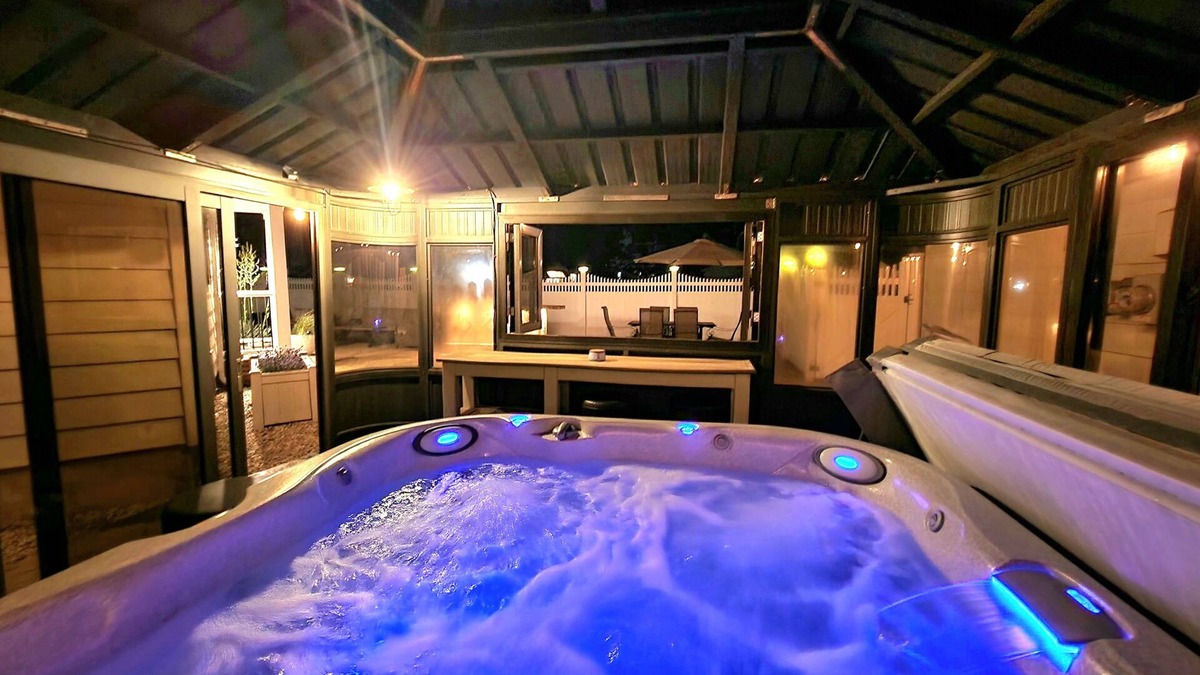 North Cape May Villa | Private Hot Tub- Schooner Villa by the Bay