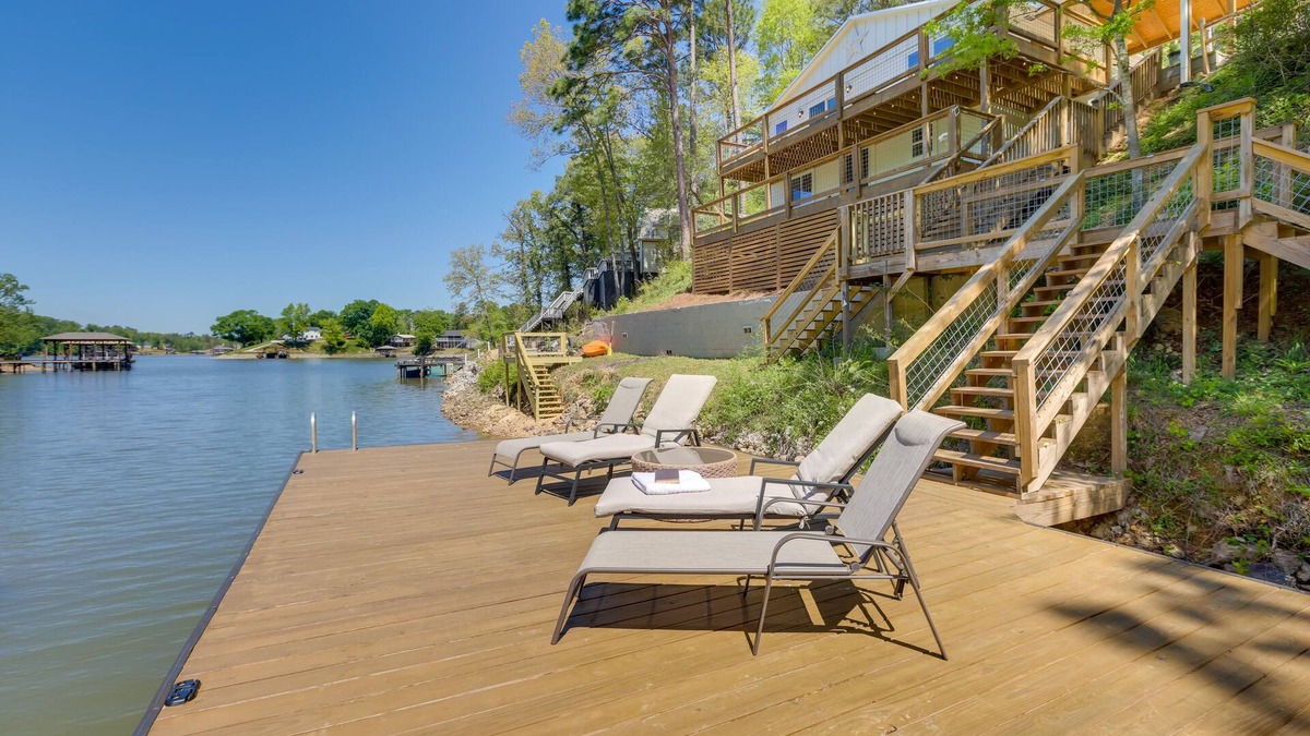 Talladega House | Private Hot Tub: Stunning Logan Martin Lake Home