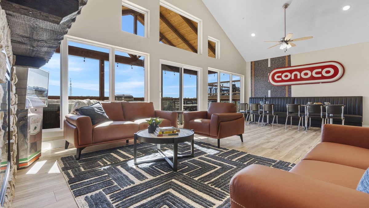 Kimberling City House | Private Hot Tub, Juke Box, Games, Community Pool, Free Silver Dollar Tickets