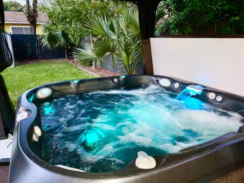 Tobin Hill House | Private Hot Tub - Walk to Pearl - Pet Friendly 3BR