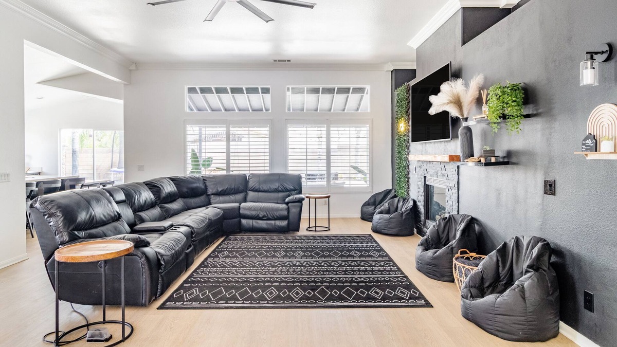 Lake Elsinore House | Private house AND Guest House with an entertainment kitchen and backyard!