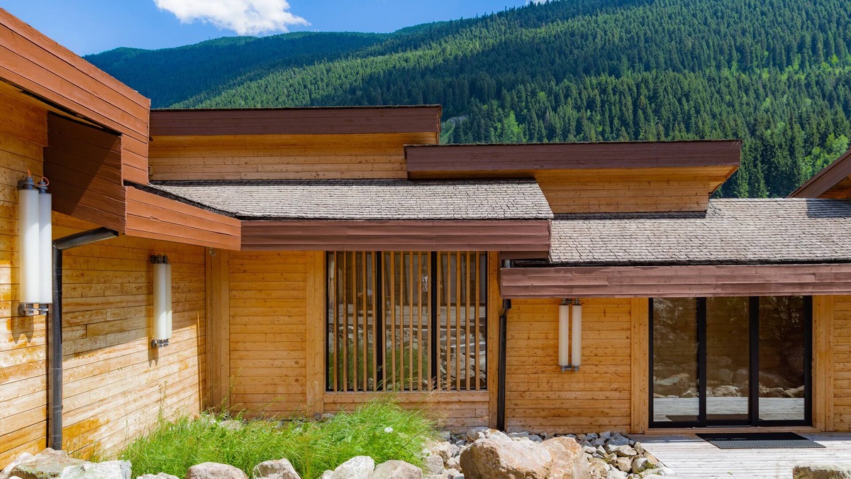 Bagvdanari Ski Chalet | Private house in Mestia with 6 bedrooms