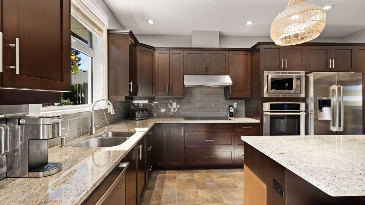 Sidney House | Private House Rental! Classic, Elegant, Comforting