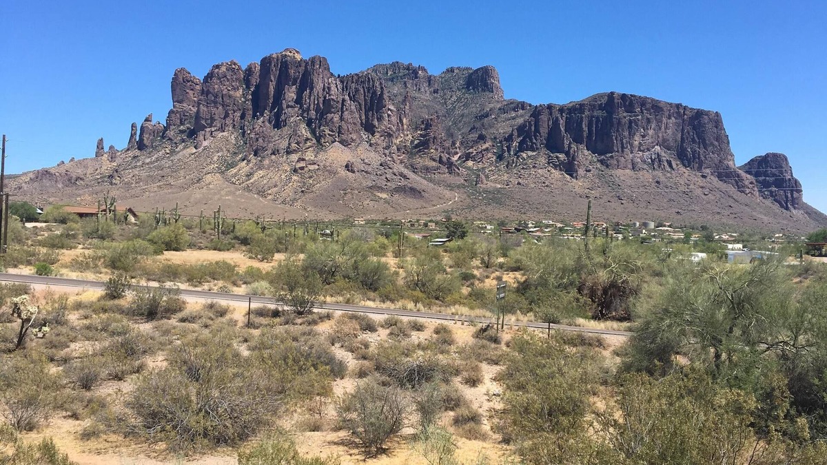 Apache Junction House | Private house/Superstition Mtns/20 min Canyon Lake/Little House on praire