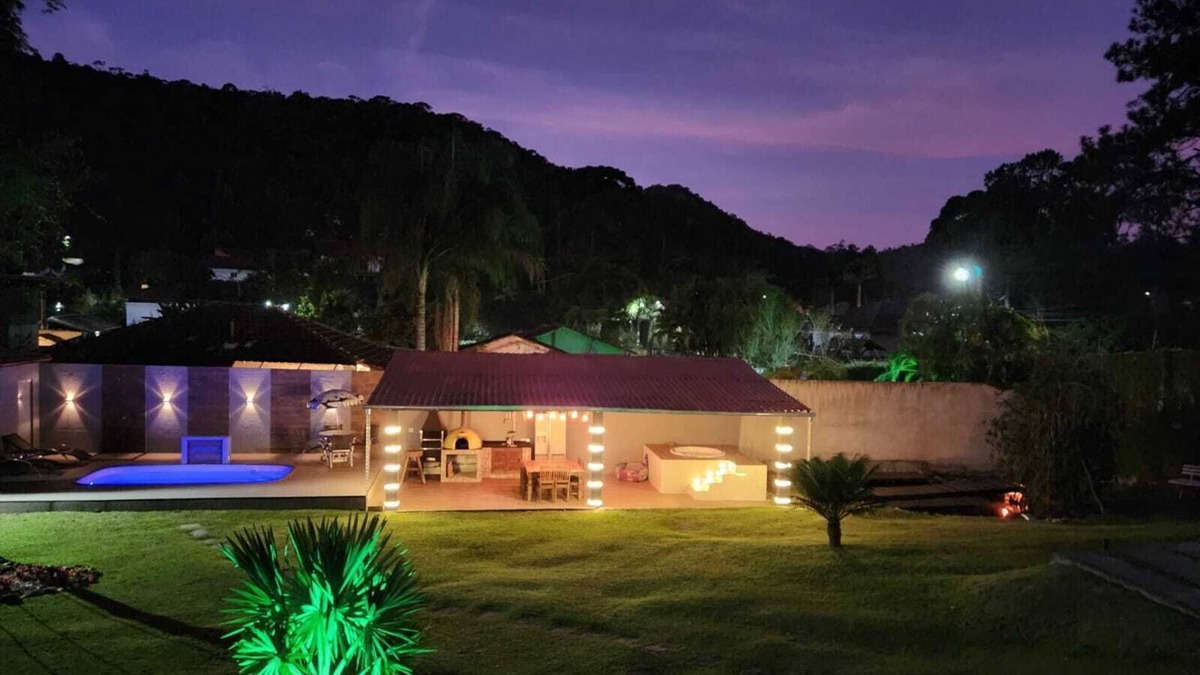 Albuquerque House | Private house with swimming pool, heated spa, gym and fire place!